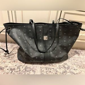 MCM
Liz Large Reversible Visetos Shopper Tote Bag